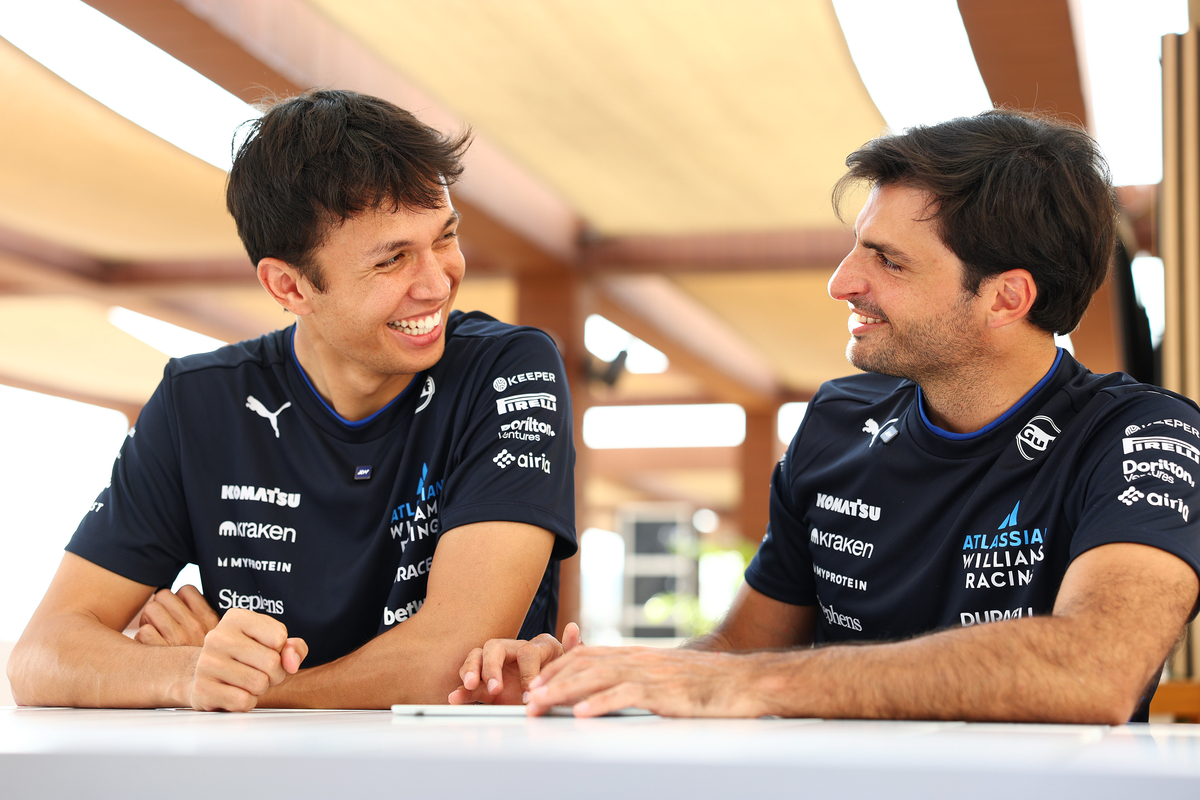 Albon credita a Sainz por elevar sua abordagem na F1 dentro e fora das pistas