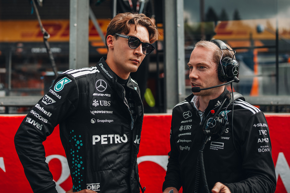 拉塞尔梅赛德斯续约含关键表现条款,掌握2026年后未来