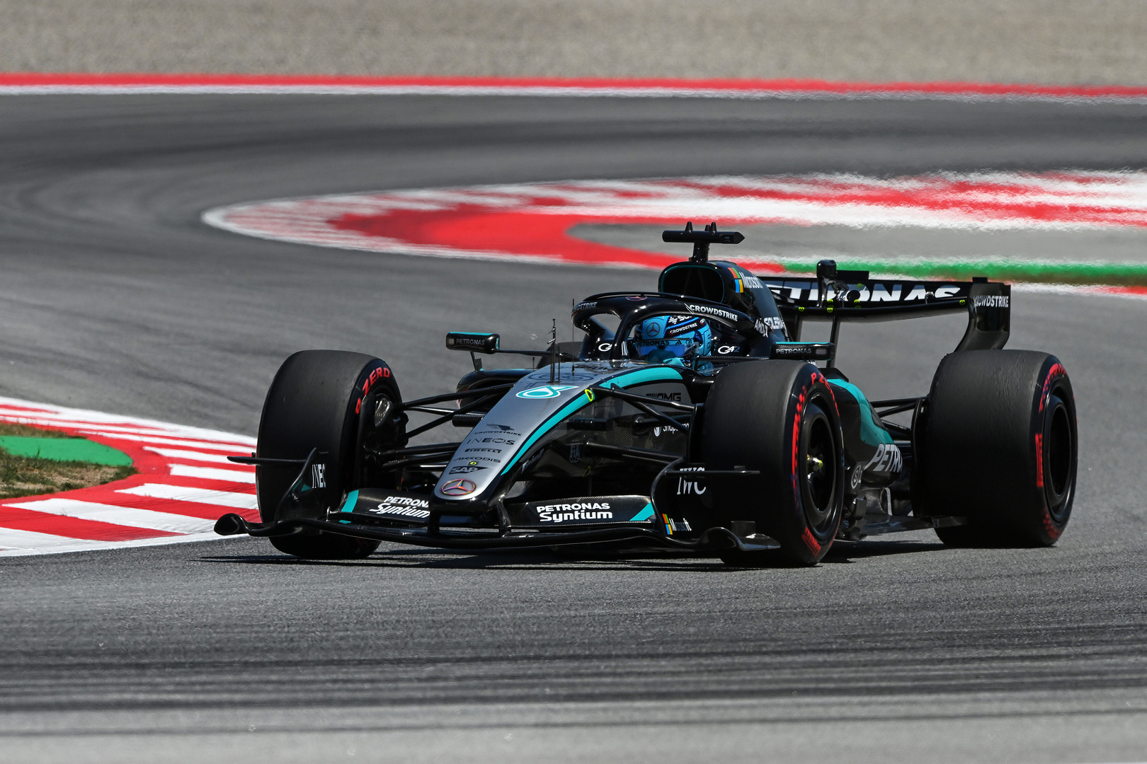 Russell Claims Pole in Barcelona as Antonelli's Qualifying Streak Ends