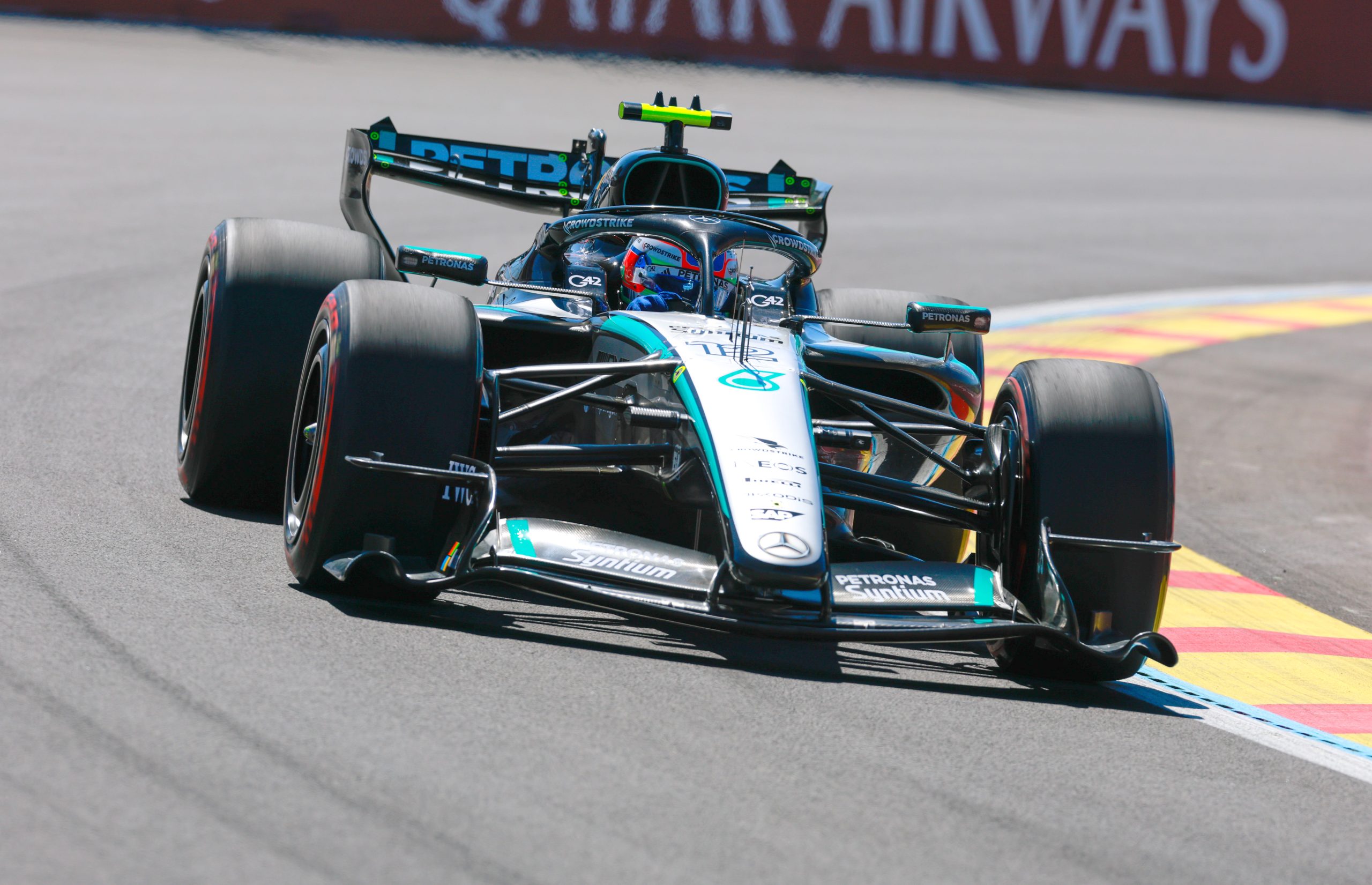 GP da Espanha: Antonelli lidera FP3 marcado por batidas