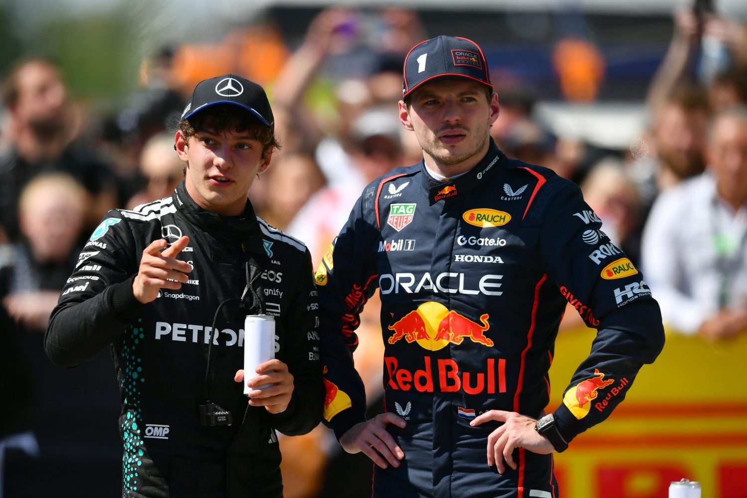 Verstappen se vê em Antonelli 'talentoso' e pede paciência