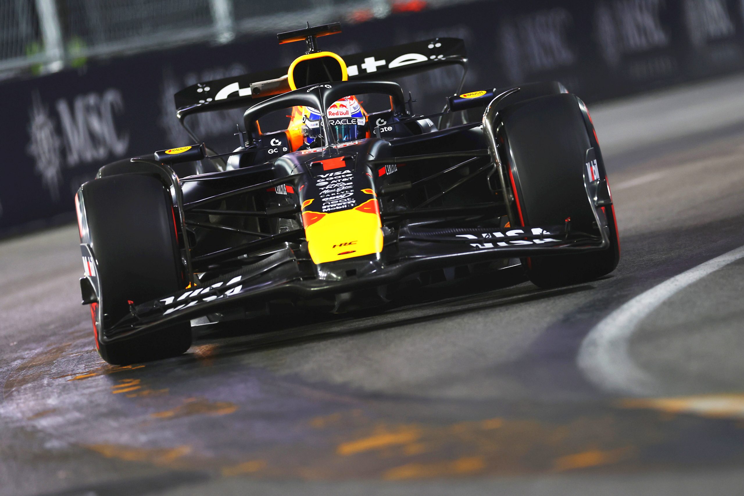 베르스타펜, 라스베이거스 첫날 고전 후 트랙 진화 예상