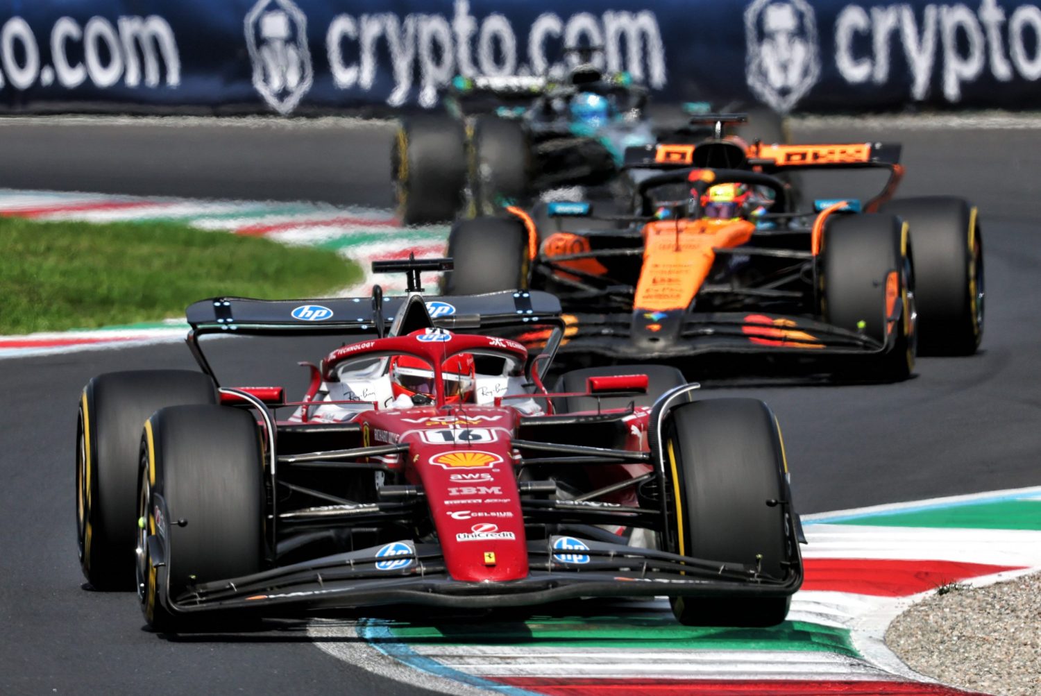 Pace 'Pior Que o Esperado' da Ferrari Marca a Corrida de Leclerc em Monza