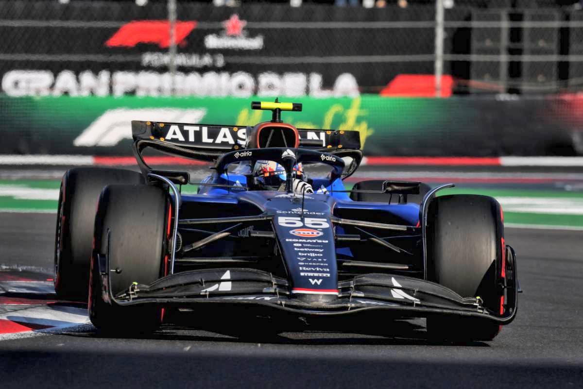 Sainz faz 'melhor volta do ano' no México, mas penalidade o joga para 12º
