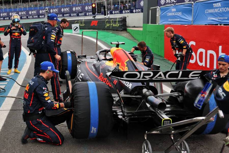 Red Bull Defende Troca de Motor de Verstappen em Meio a Escrutínio da McLaren sobre o Teto de Custos