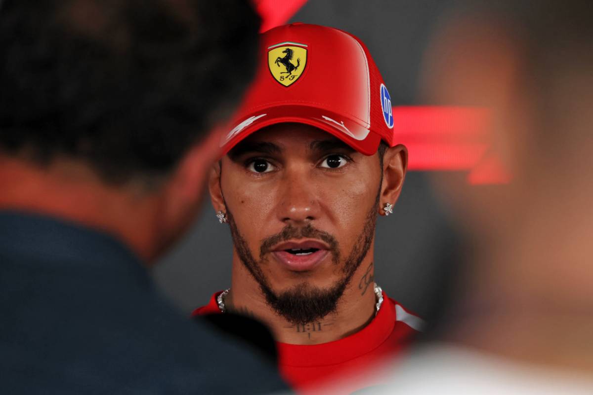 Hamilton culpa regras da F1 por quase colisão com Lawson em Baku