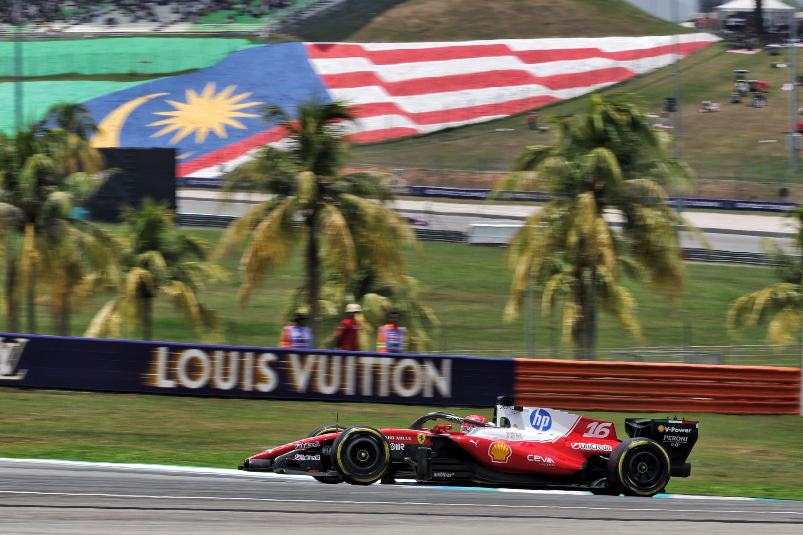 Max Verstappen lidera FP1 do GP do Bahrein de 2026