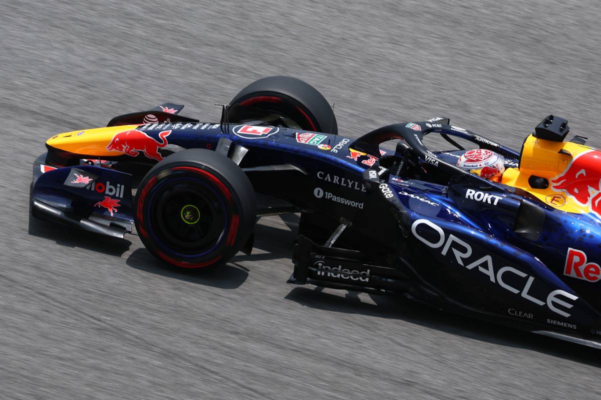 GP do Bahrein: Verstappen domina primeira sessão de treinos em Sepang