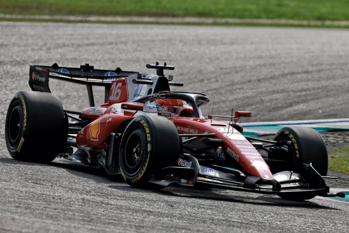 Leclerc domina FP2 em Sepang enquanto Mercedes patina no ritmo