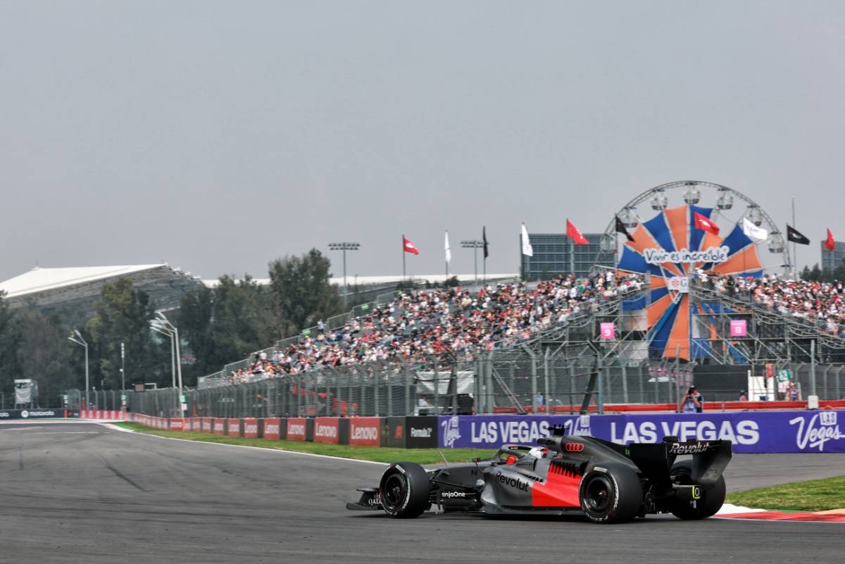 Leclerc domina el FP1 en México mientras Mercedes acecha