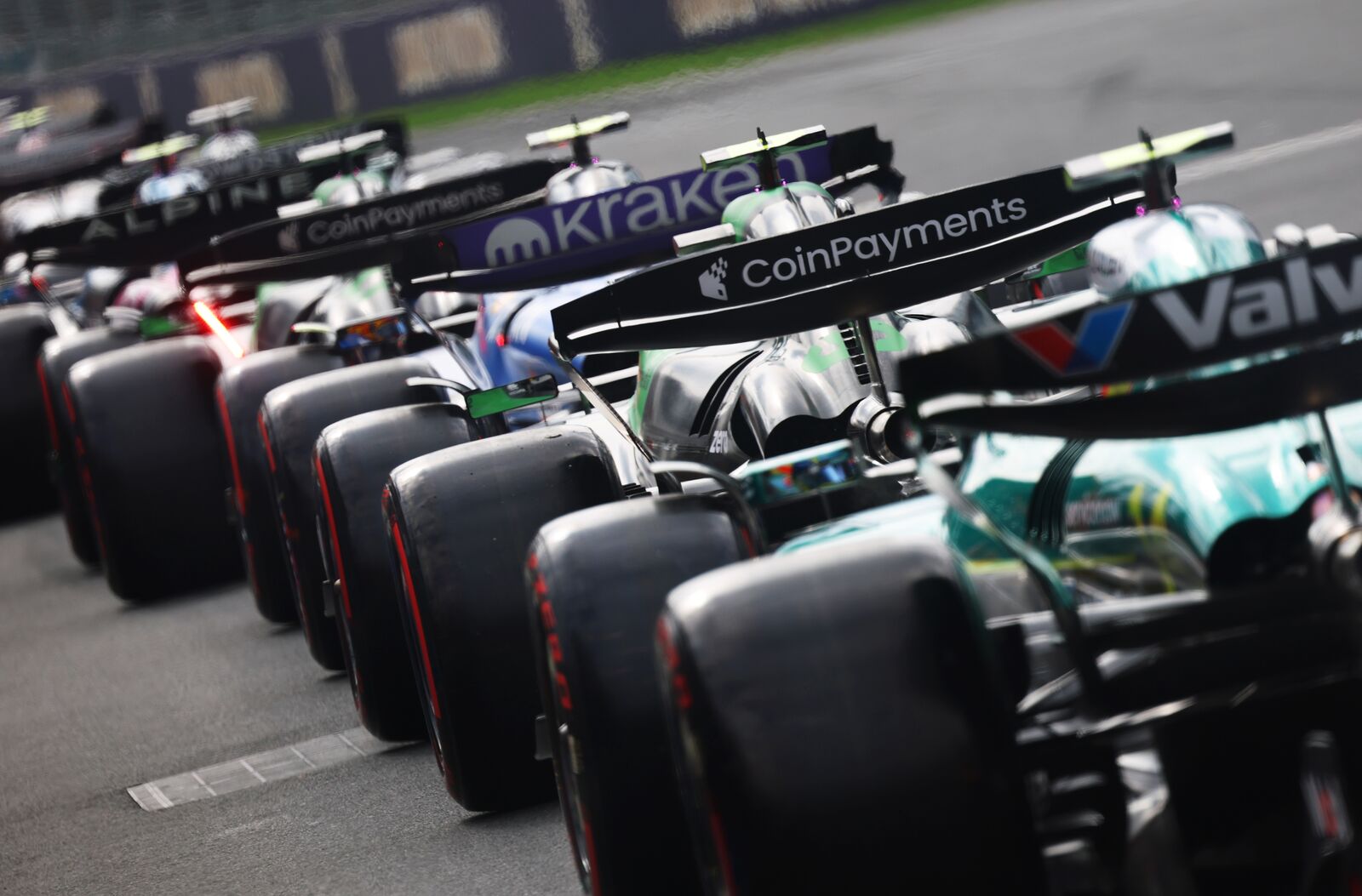 FIA convoca reunião de crise para discutir possível retorno dos motores V8 à F1