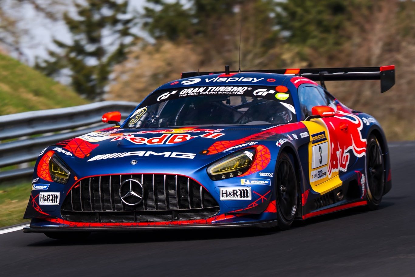 维斯塔潘驾驶梅赛德斯GT3赛车,在纽博格林北环赛道迎来首秀