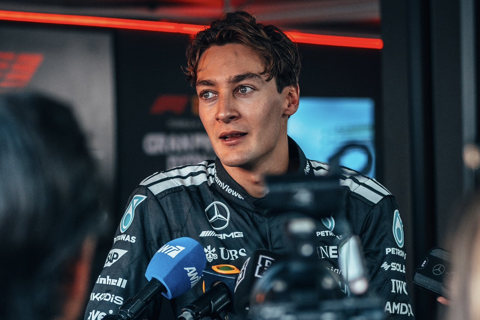 Russell fica perplexo com domínio de Verstappen em Monza e diz que F1 é "um esporte engraçado"